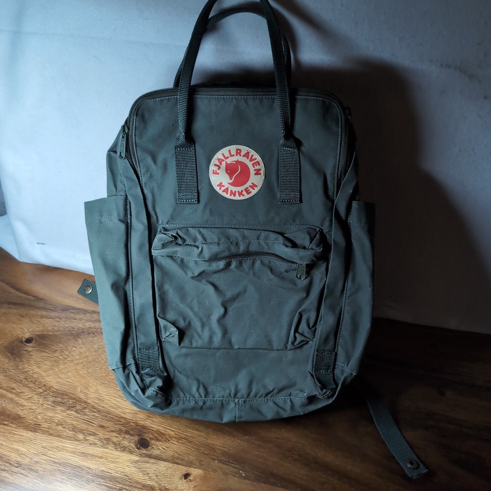 Fjallraven Kanken Laptop 15 Backpack Forest Green Padded Straps 27172